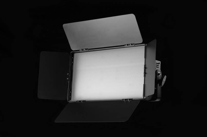 LED影视面板柔光替代三基色柔光的几大优势