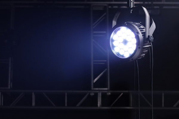 舞台LED帕灯如何用作面光及染色效果