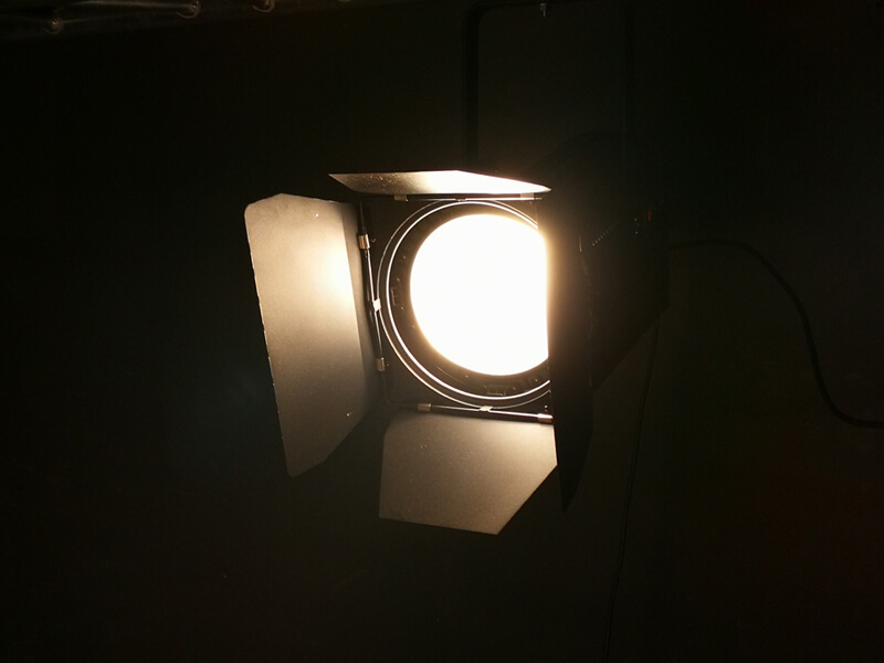 200W RGBW 4in1 LED 菲涅耳聚光灯