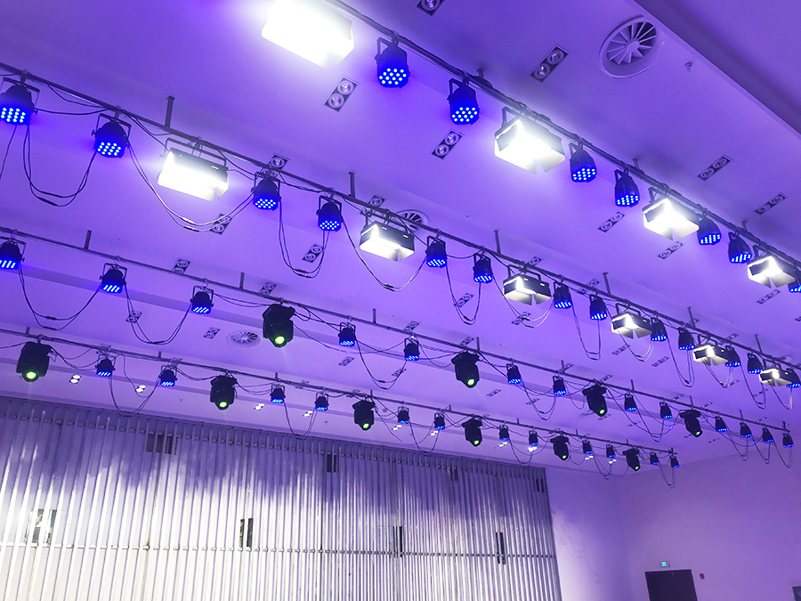 LED灯具遥控对舞台灯光效果起着重要作用