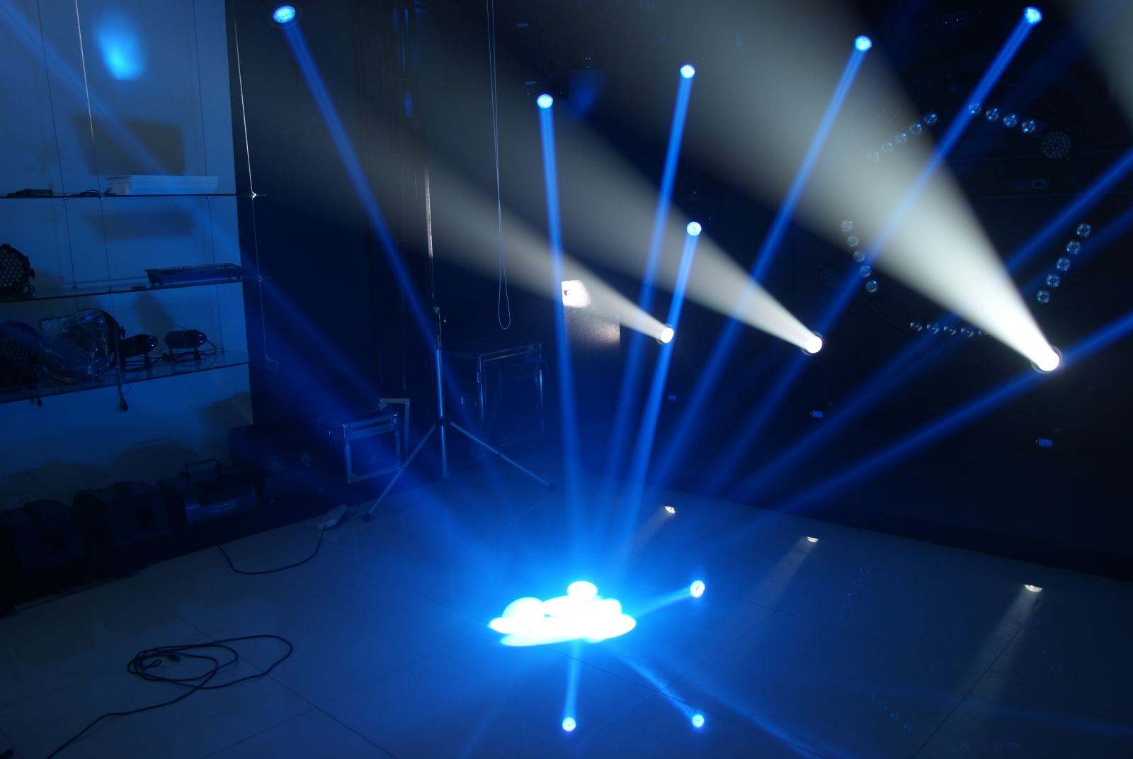 新闻演播室LED平板柔光灯的6大优势